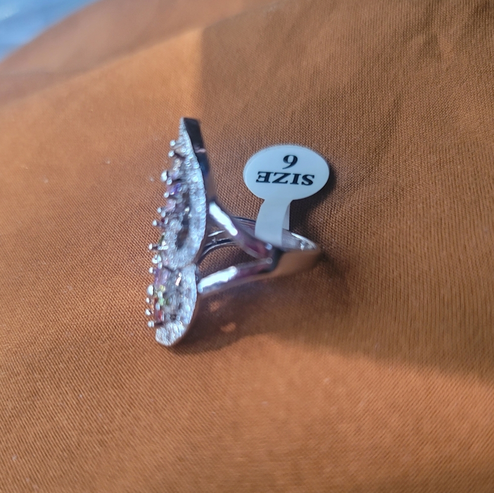 Elegant Silver Women's Ring with Crystal Accents